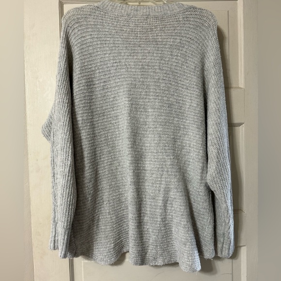 Maurice’s sweater - Picture 3 of 3